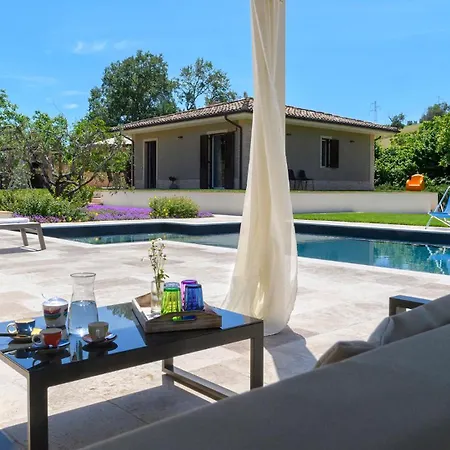 Villino Le Moie 4&2, Emma