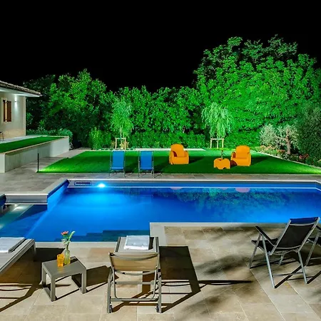 Villa Villino Le Moie 4&2, Emma Fermo