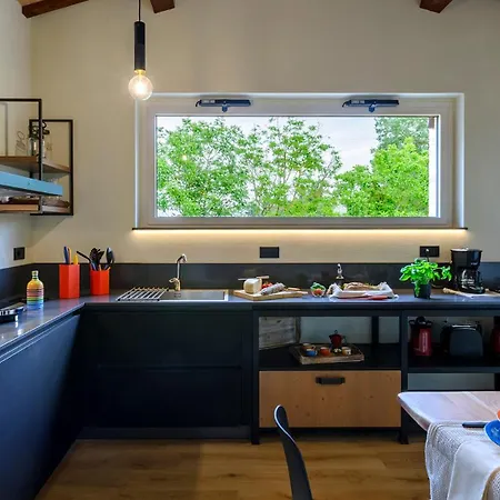 Willa Villino Le Moie 4&2, Emma Fermo