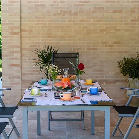 Villino Le Moie 4&2, Emma Fermo